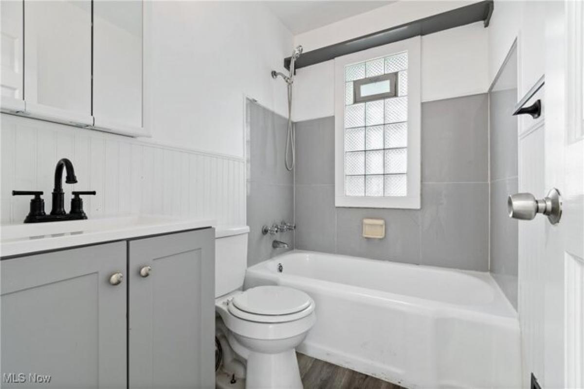 Picture of Home For Sale in Akron, Ohio, United States