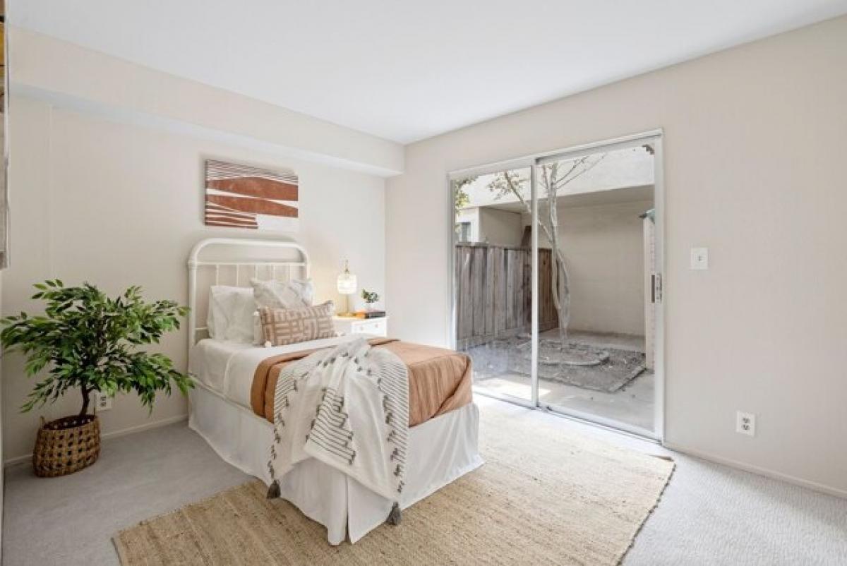 Picture of Home For Sale in Redwood City, California, United States