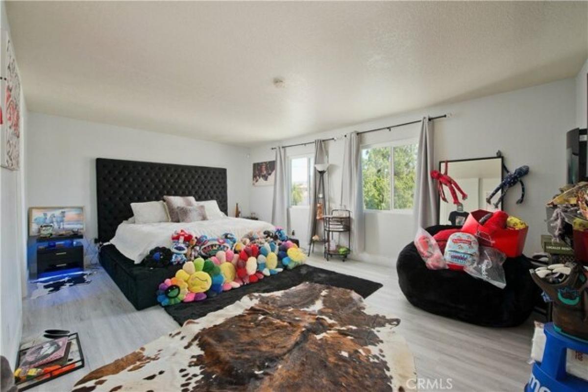 Picture of Home For Sale in Chatsworth, California, United States