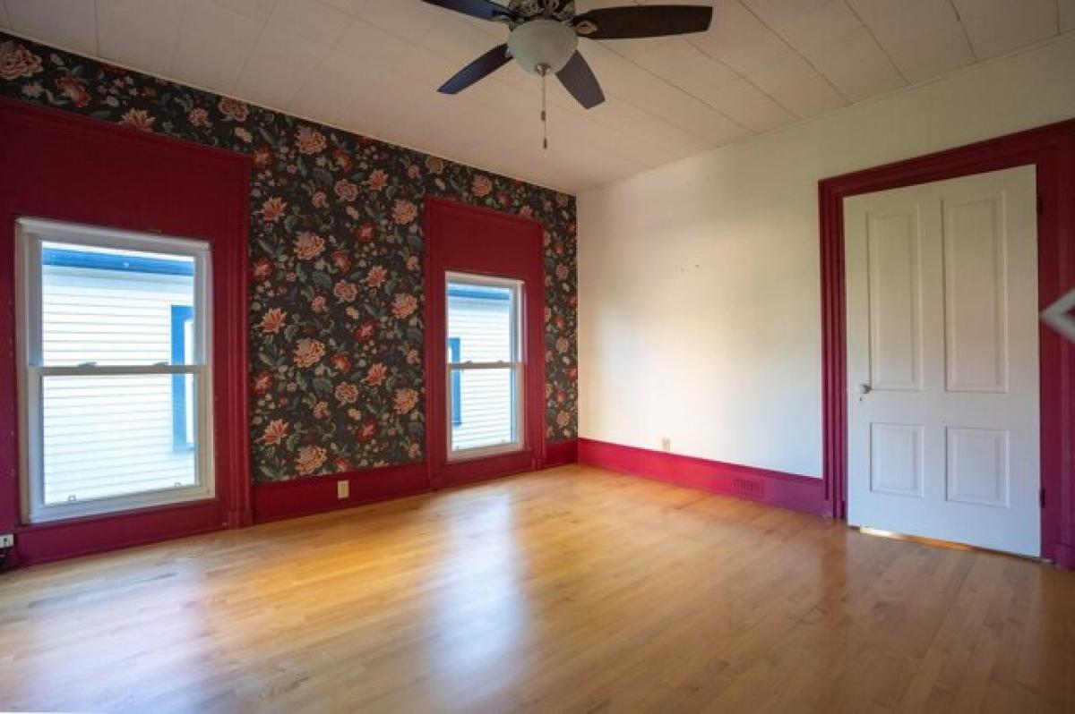 Picture of Home For Sale in La Crosse, Wisconsin, United States