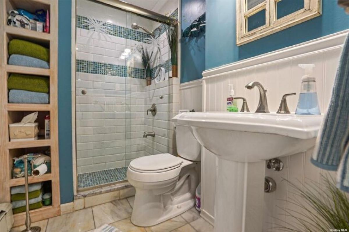 Picture of Home For Sale in East Meadow, New York, United States