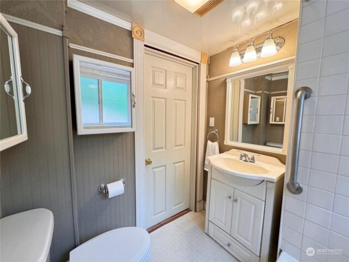 Picture of Home For Sale in Bremerton, Washington, United States