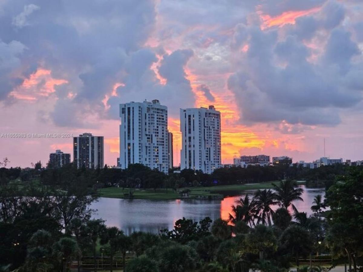 Picture of Home For Sale in Aventura, Florida, United States