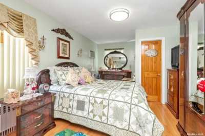 Home For Sale in Ozone Park, New York