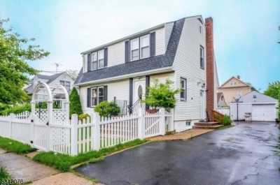 Home For Rent in Linden, New Jersey