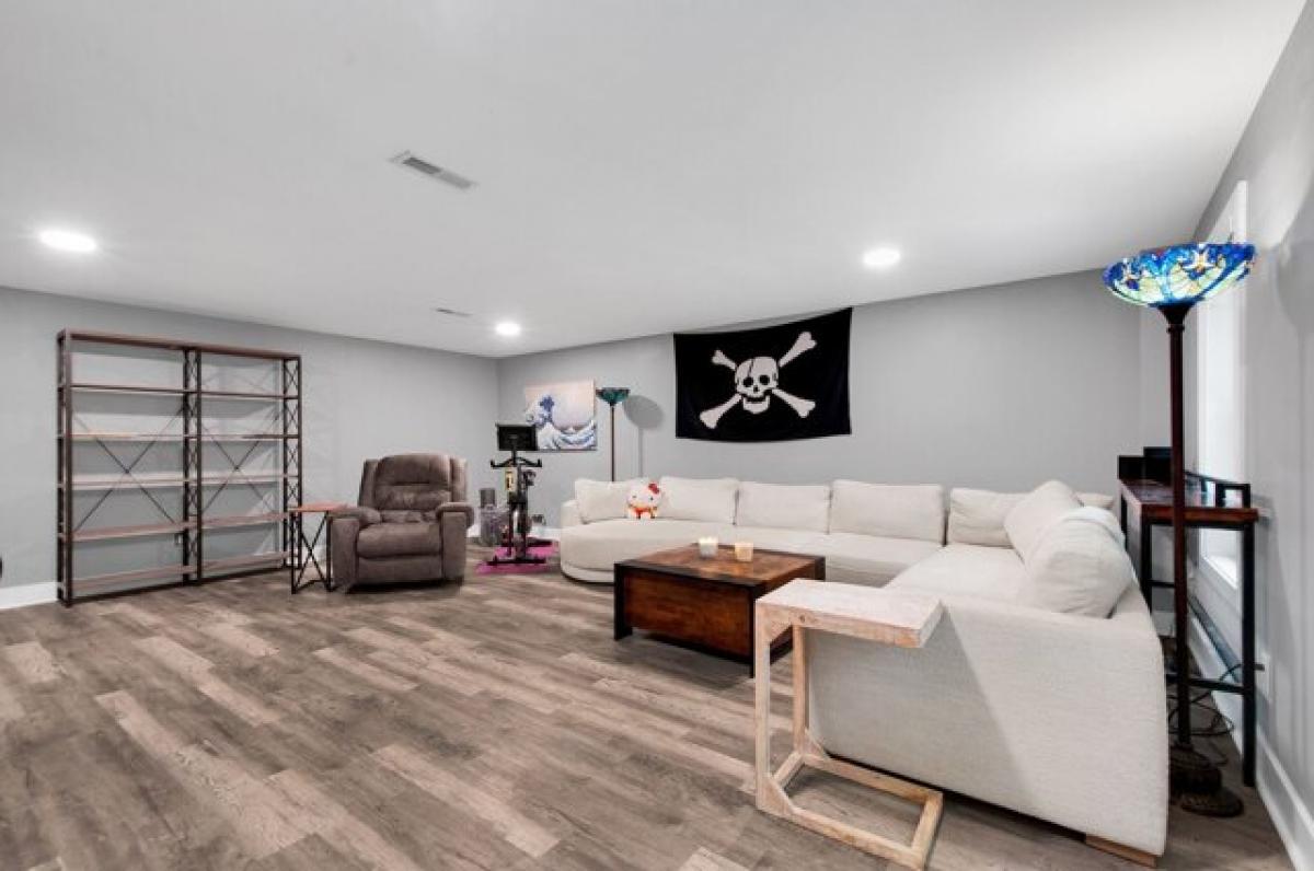 Picture of Home For Sale in White Bluff, Tennessee, United States