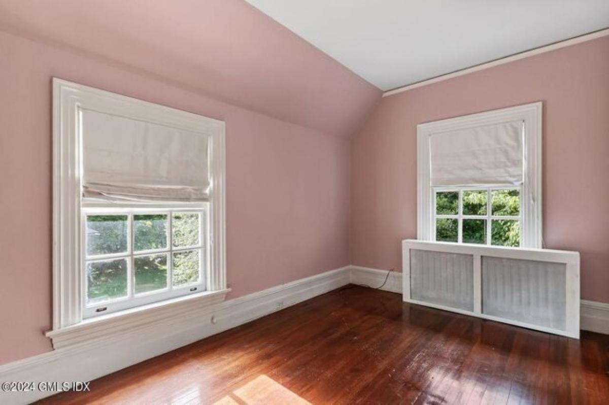 Picture of Home For Sale in Greenwich, Connecticut, United States