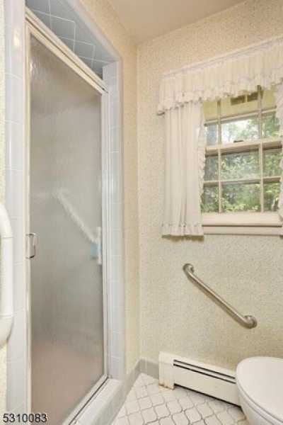 Home For Sale in Franklin Lakes, New Jersey