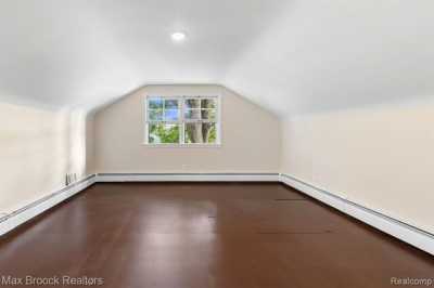 Home For Sale in Beverly Hills, Michigan