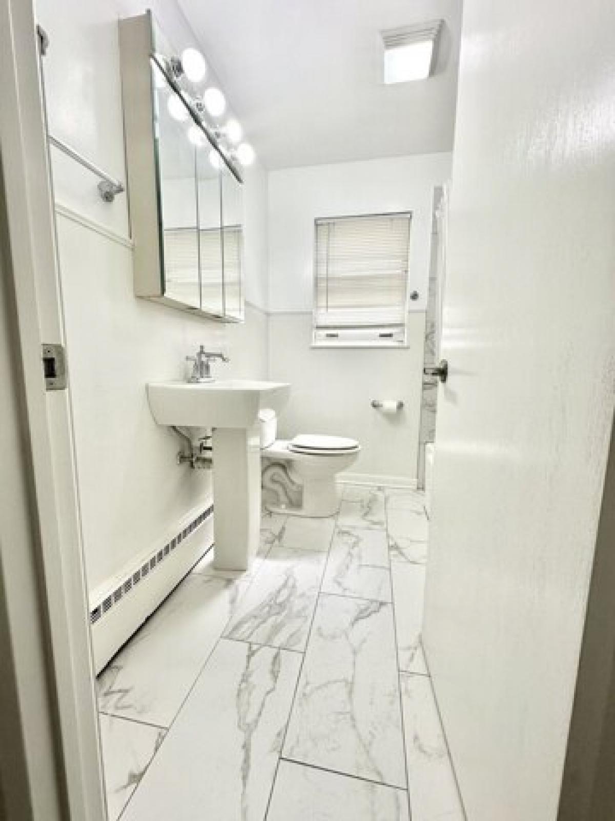 Picture of Home For Rent in Glen Ellyn, Illinois, United States