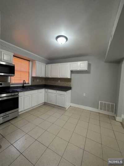 Home For Rent in Newark, New Jersey