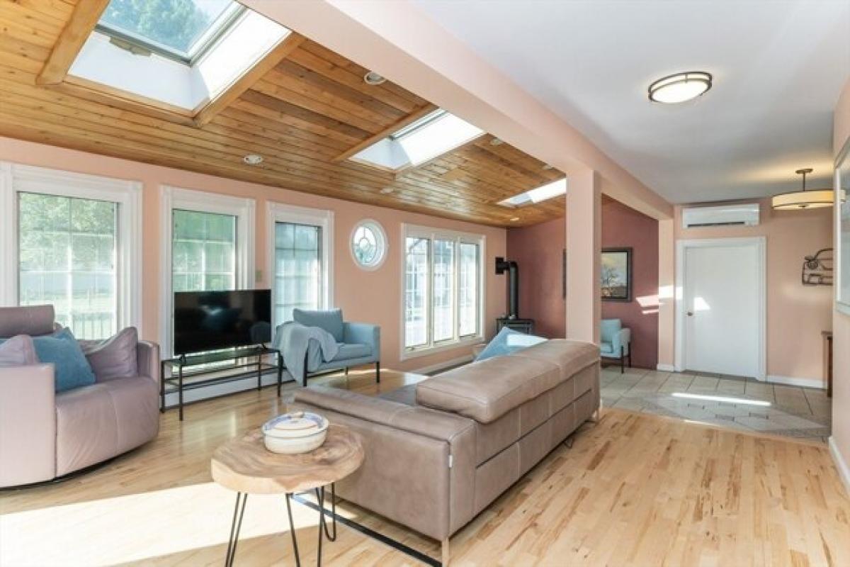 Picture of Home For Sale in Hadley, Massachusetts, United States