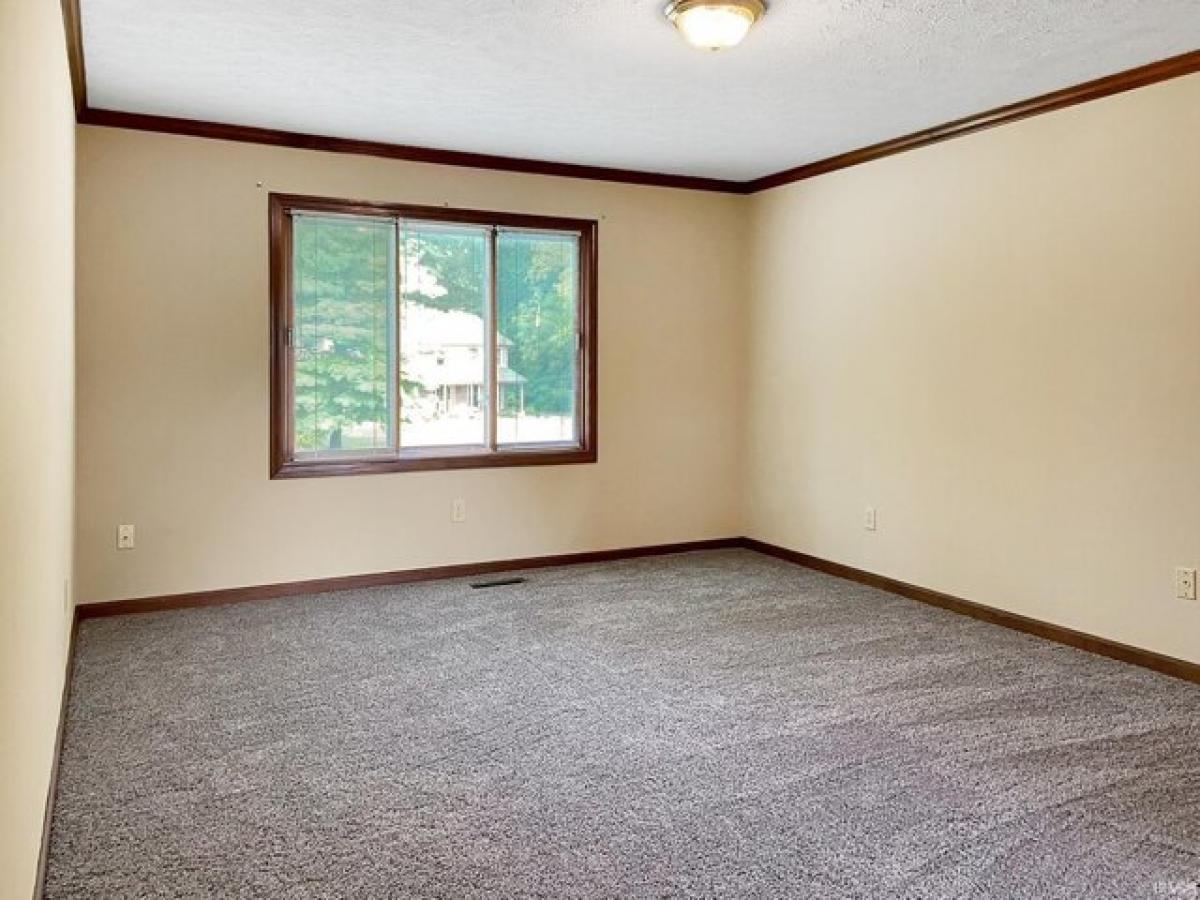 Picture of Home For Sale in New Palestine, Indiana, United States