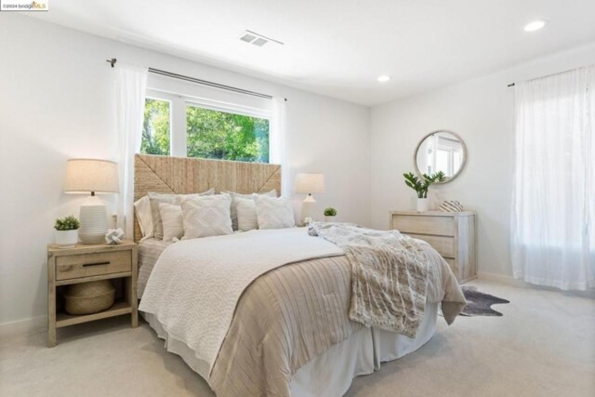 Picture of Home For Sale in Hercules, California, United States