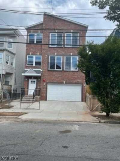 Home For Rent in Newark, New Jersey
