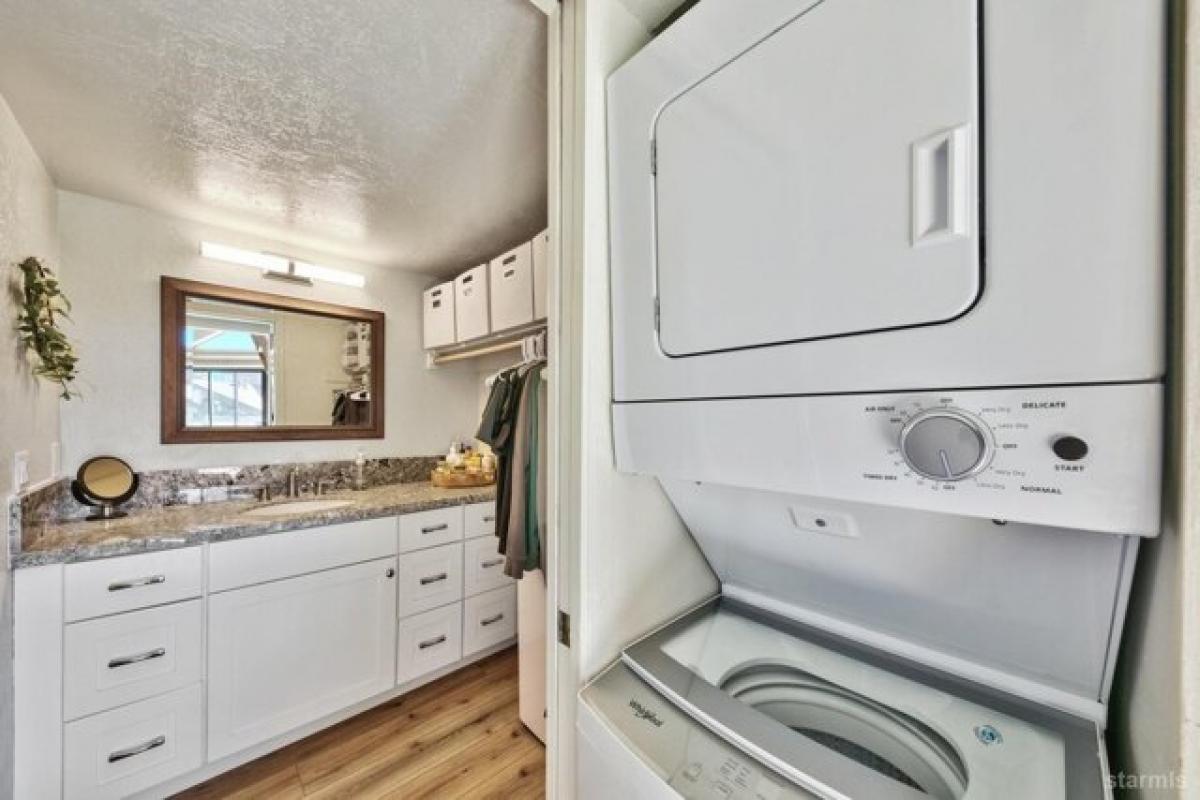 Picture of Home For Sale in South Lake Tahoe, California, United States