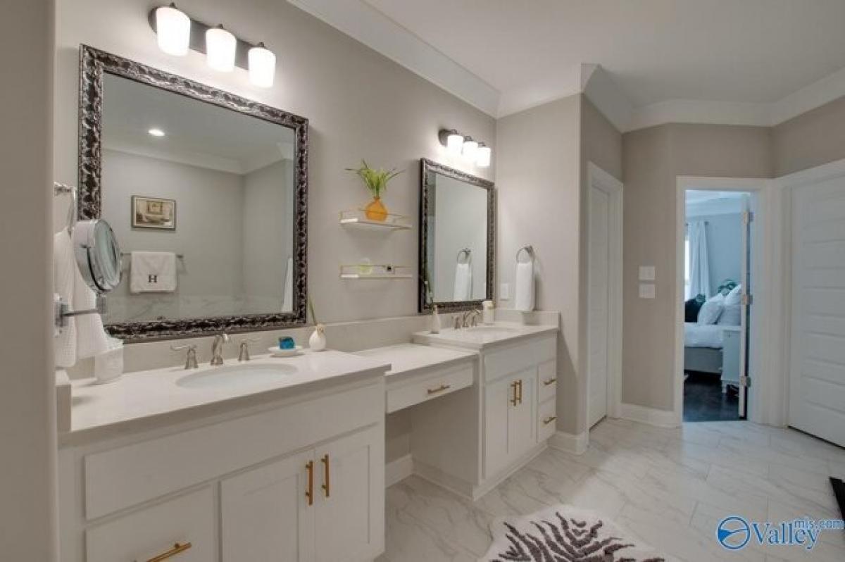 Picture of Home For Sale in Owens Cross Roads, Alabama, United States