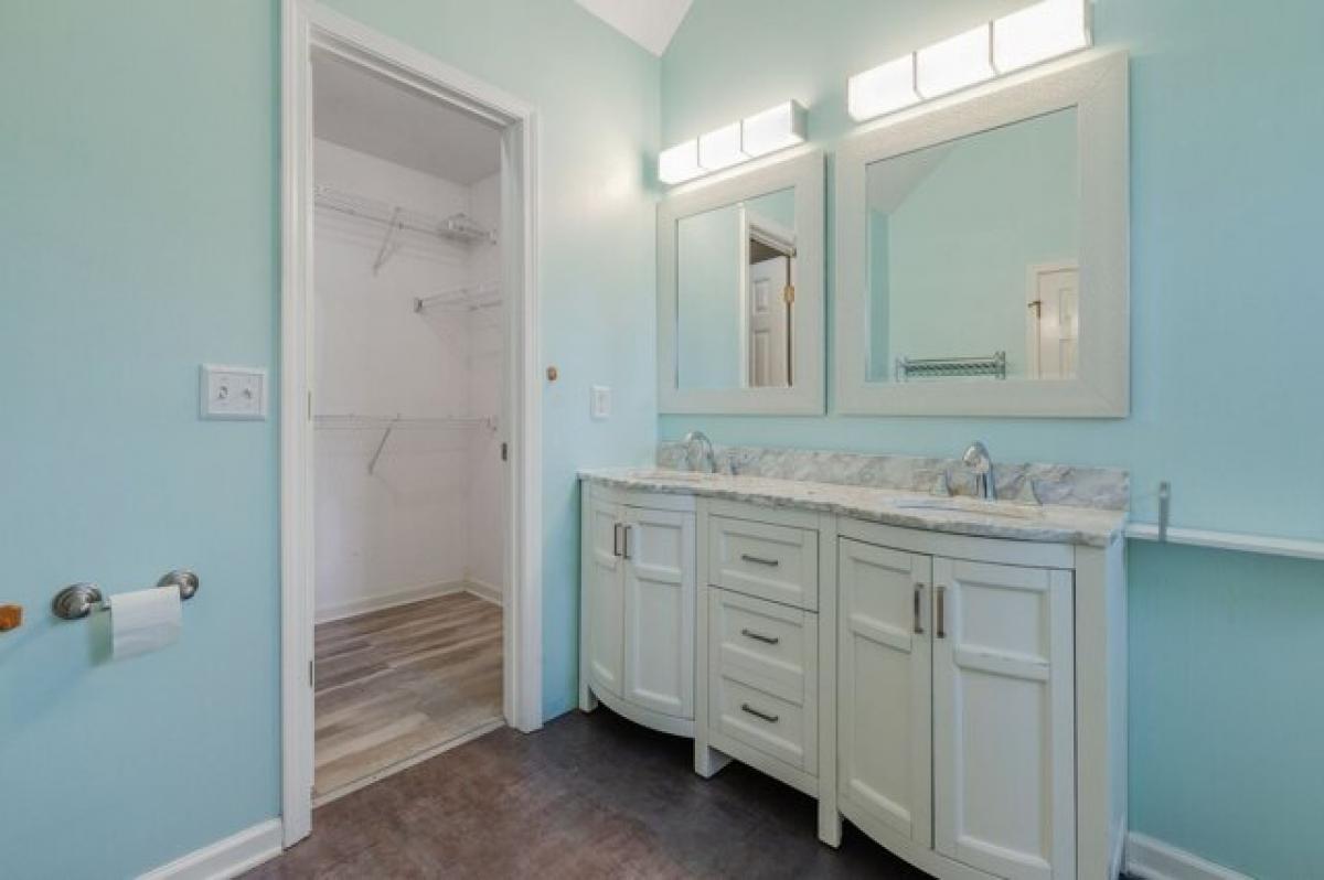 Picture of Home For Sale in La Vergne, Tennessee, United States