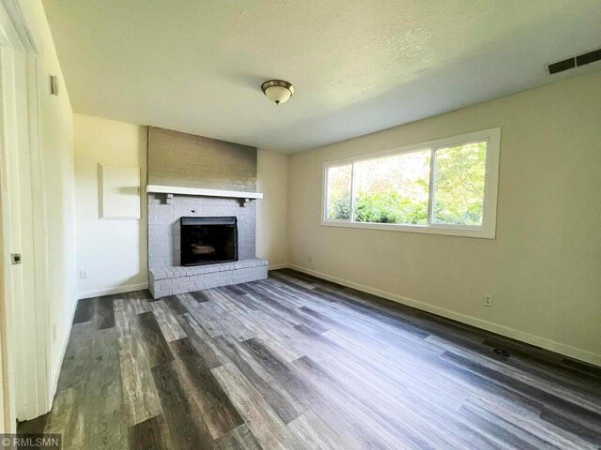 Picture of Home For Sale in Eden Prairie, Minnesota, United States