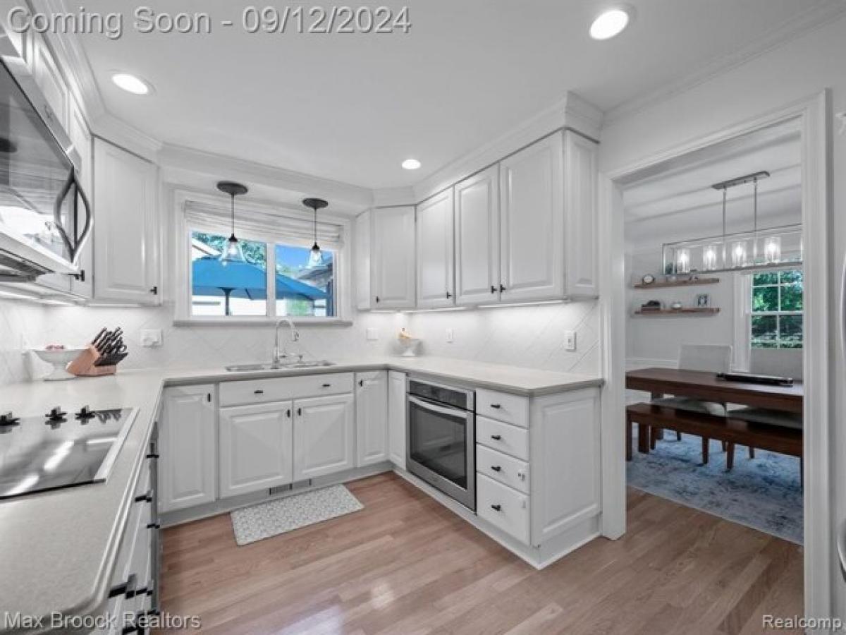 Picture of Home For Sale in Birmingham, Michigan, United States