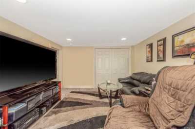 Home For Sale in Deer Park, New York