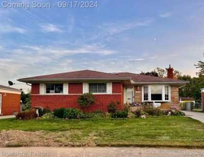 Home For Sale in Warren, Michigan
