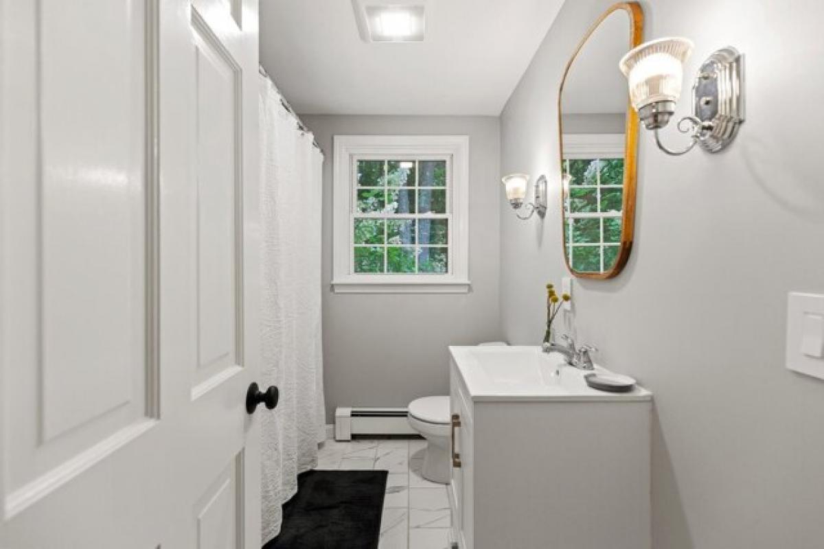 Picture of Home For Sale in Gray, Maine, United States