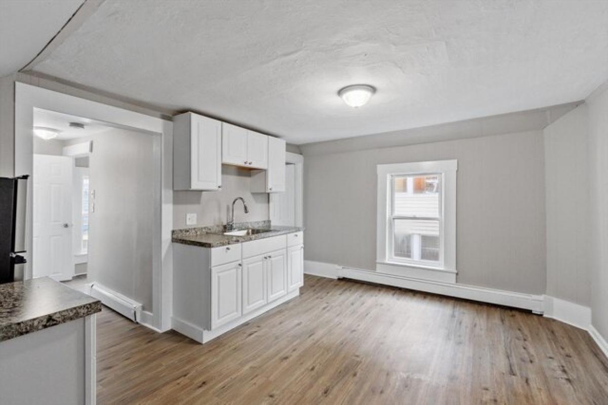 Picture of Home For Sale in Fitchburg, Massachusetts, United States