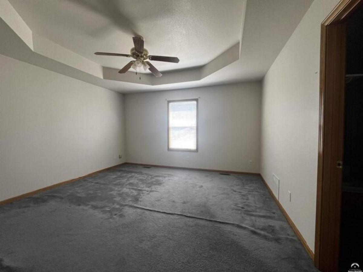 Picture of Home For Sale in Lawrence, Kansas, United States