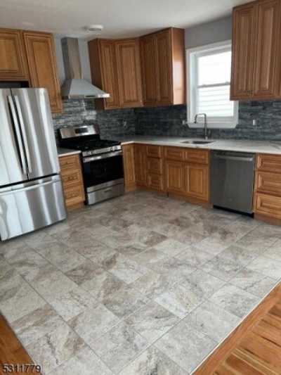 Home For Rent in Newark, New Jersey