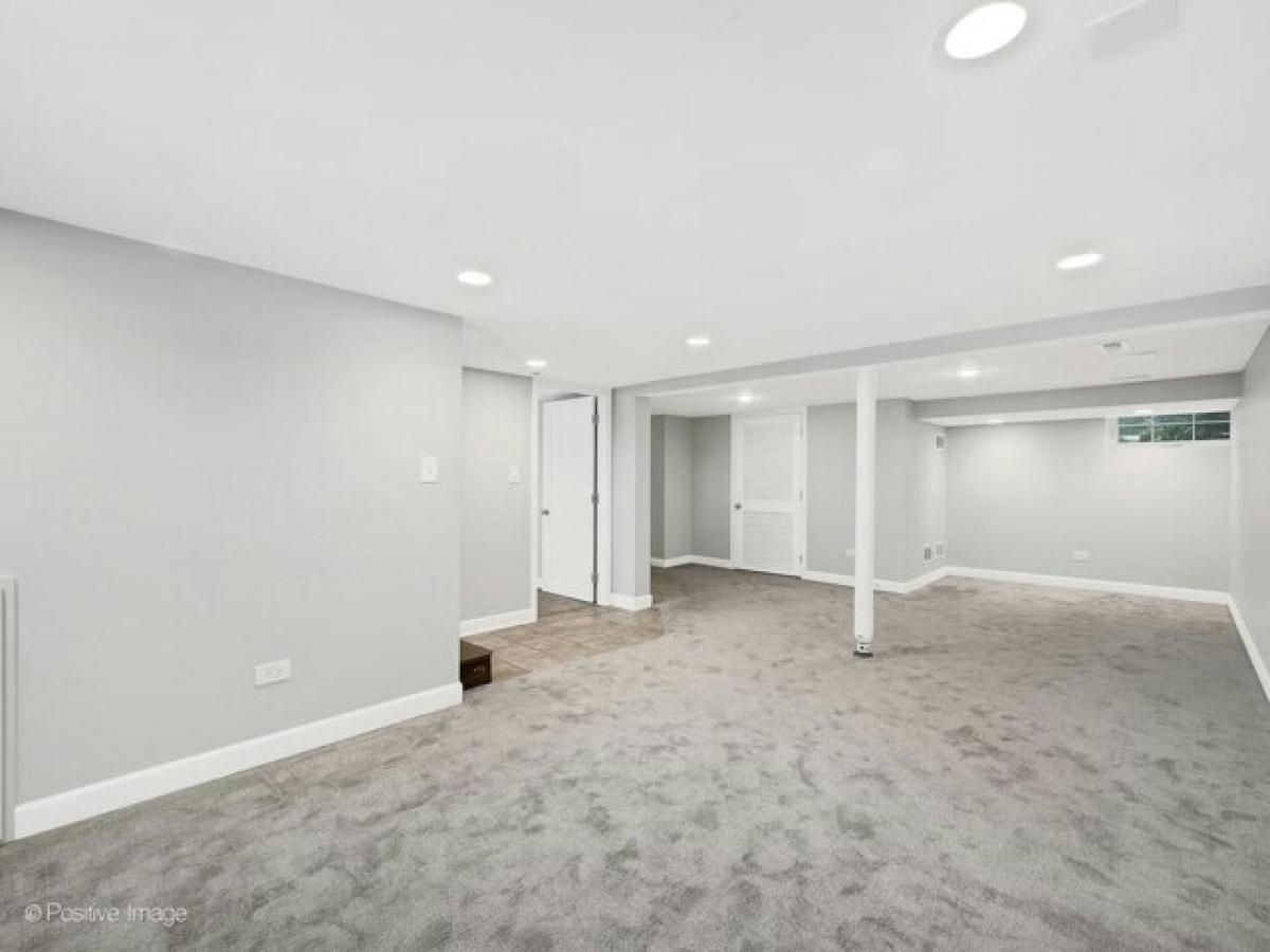 Picture of Home For Sale in Wheaton, Illinois, United States