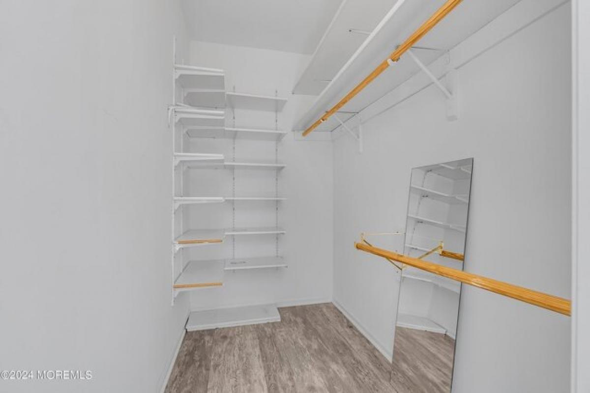 Picture of Home For Sale in Lakewood, New Jersey, United States