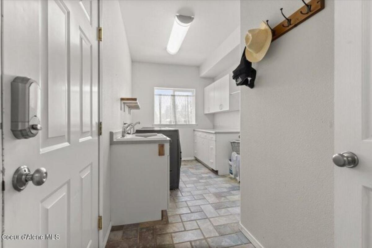 Picture of Home For Sale in Post Falls, Idaho, United States