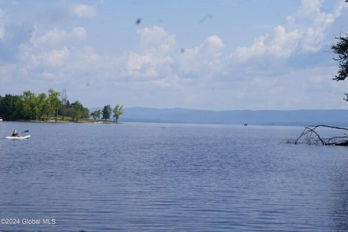 Picture of Home For Sale in Mayfield, New York, United States