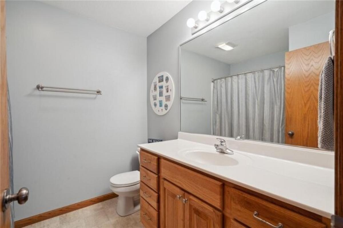 Picture of Home For Sale in Swisher, Iowa, United States