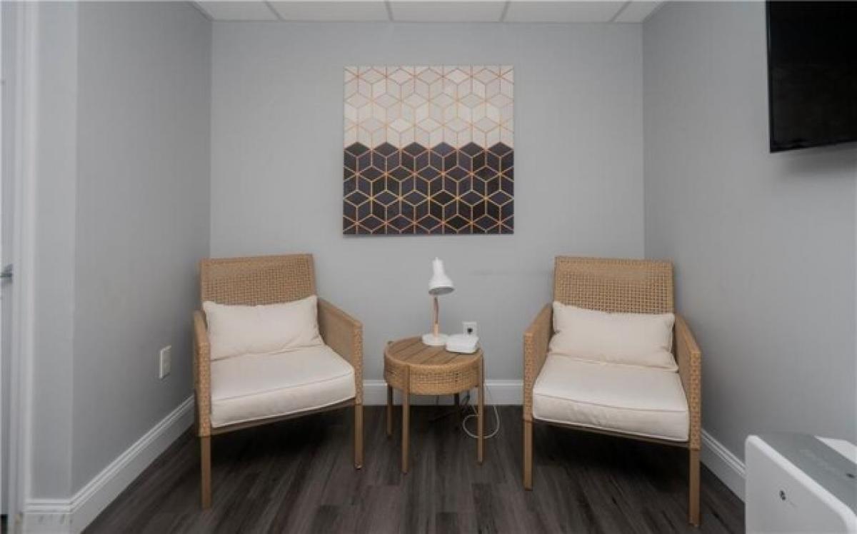 Picture of Home For Sale in Middletown, Rhode Island, United States