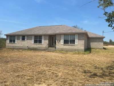 Home For Sale in Floresville, Texas