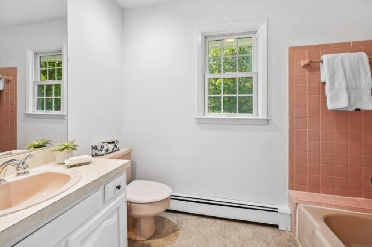 Picture of Home For Sale in Stamford, Connecticut, United States