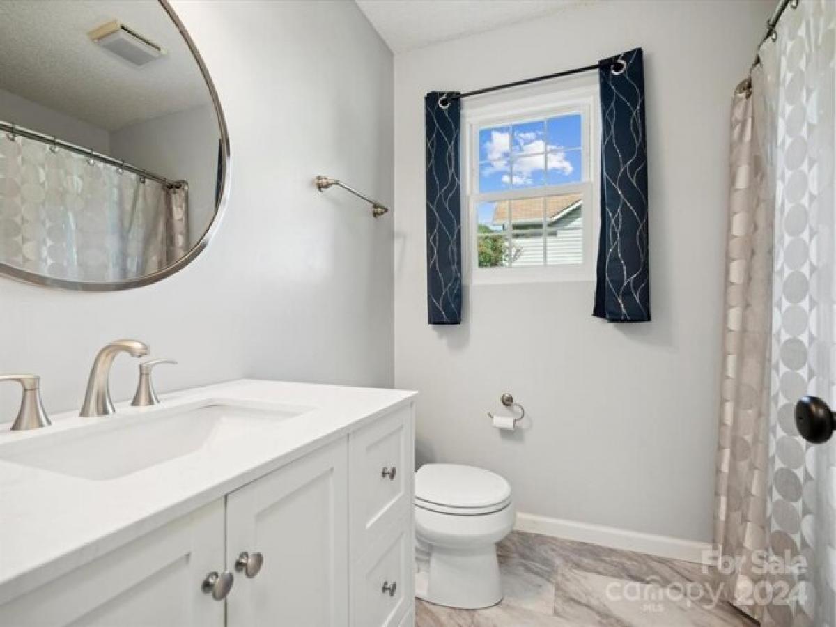 Picture of Home For Sale in Stanley, North Carolina, United States