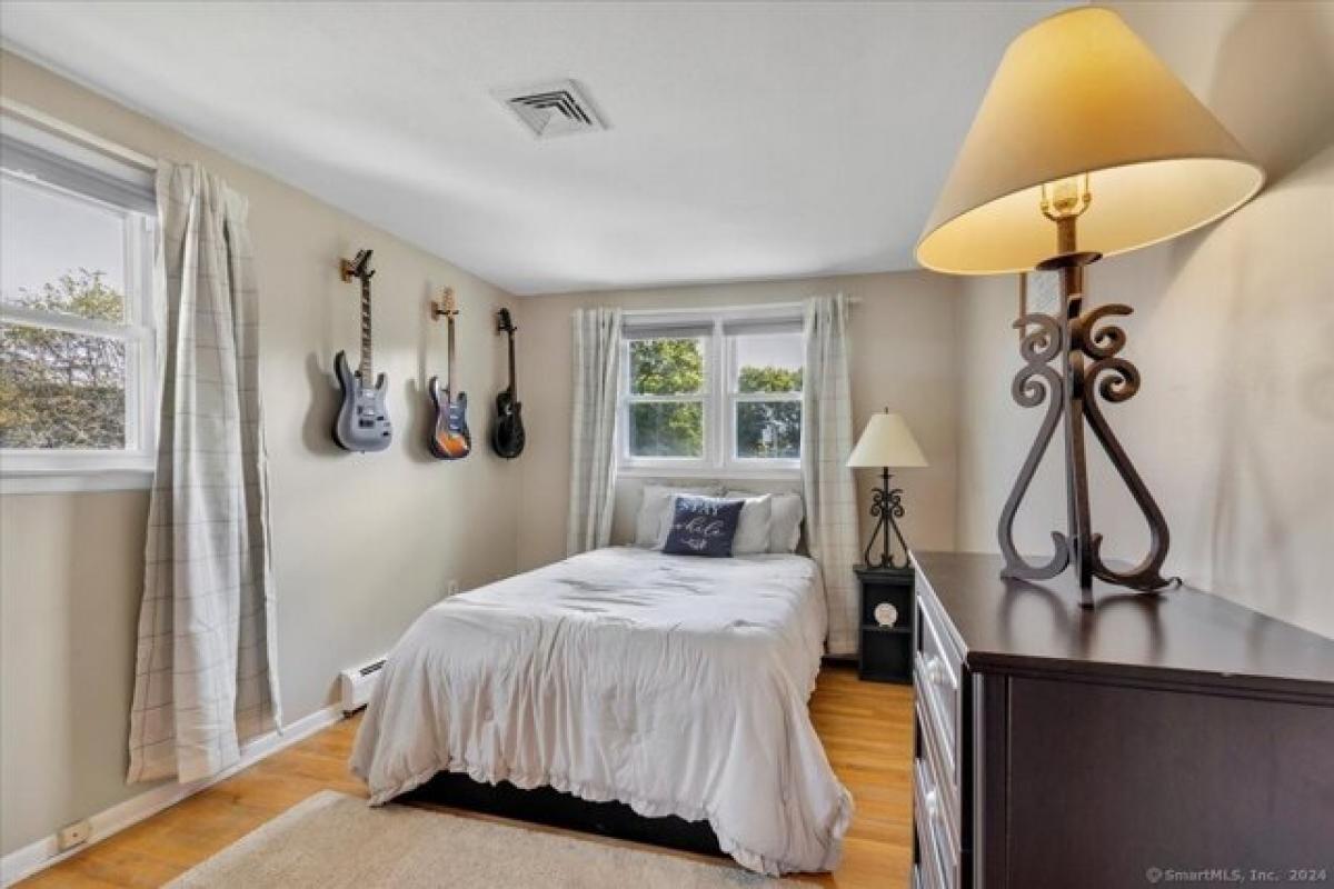 Picture of Home For Sale in Meriden, Connecticut, United States