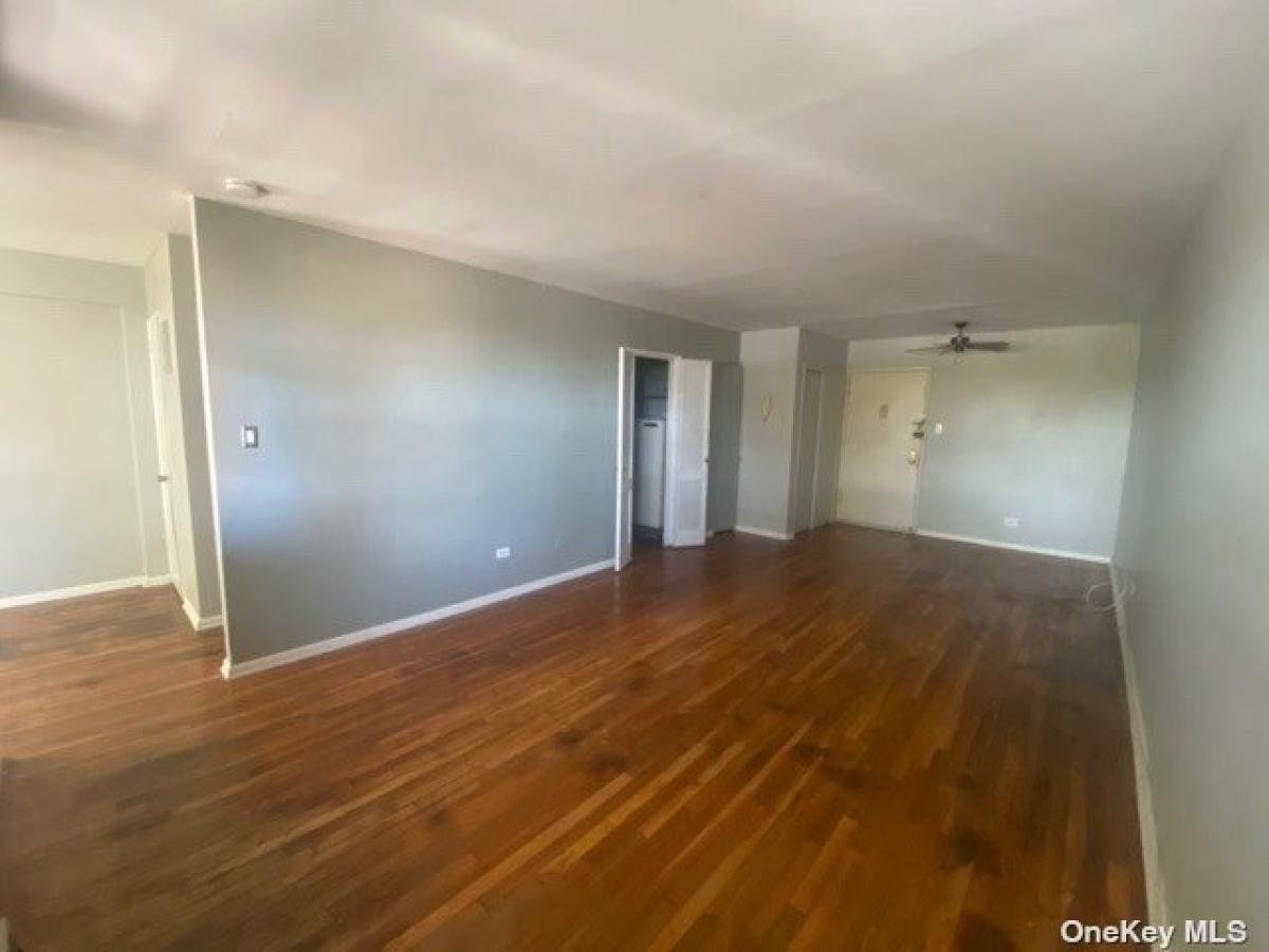 Picture of Home For Sale in Woodside, New York, United States