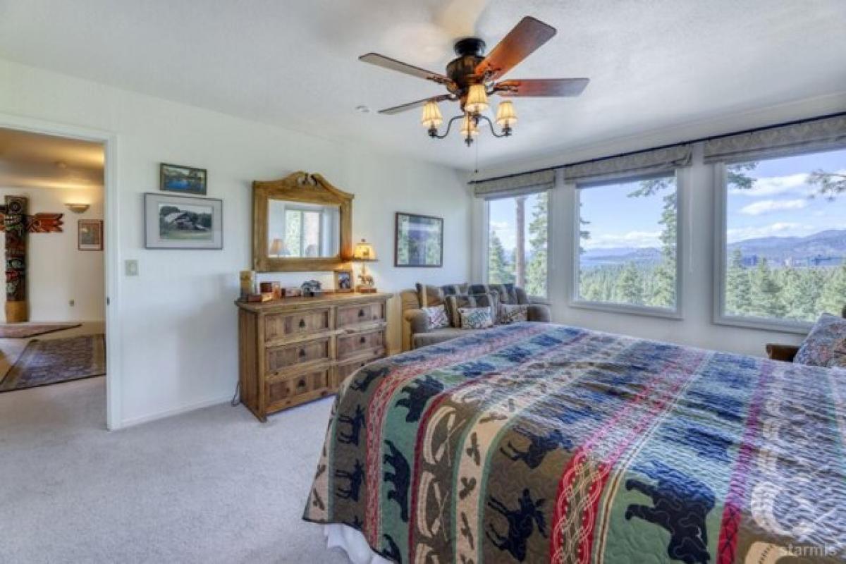 Picture of Home For Sale in South Lake Tahoe, California, United States