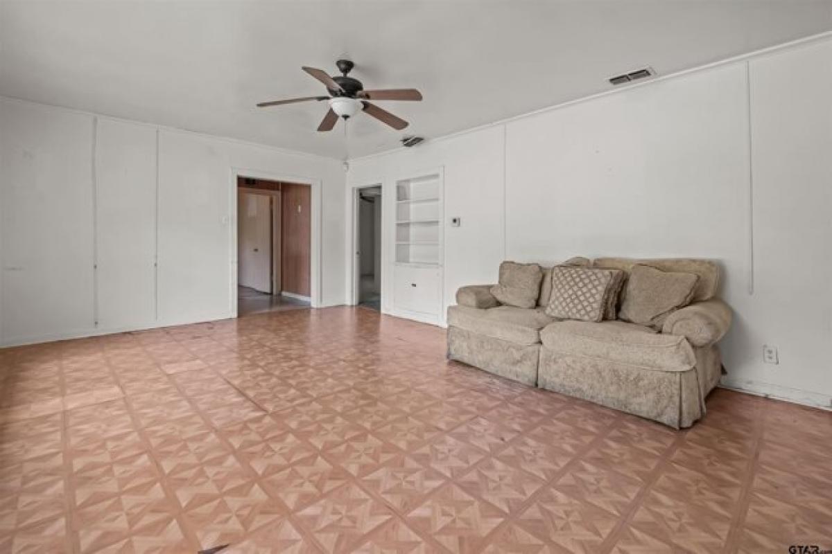 Picture of Home For Sale in Tyler, Texas, United States