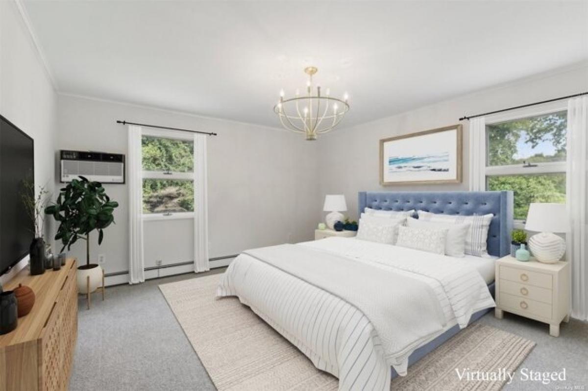 Picture of Home For Sale in Blue Point, New York, United States