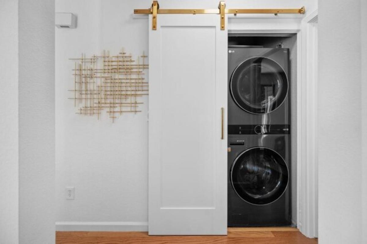 Picture of Home For Sale in Redwood City, California, United States