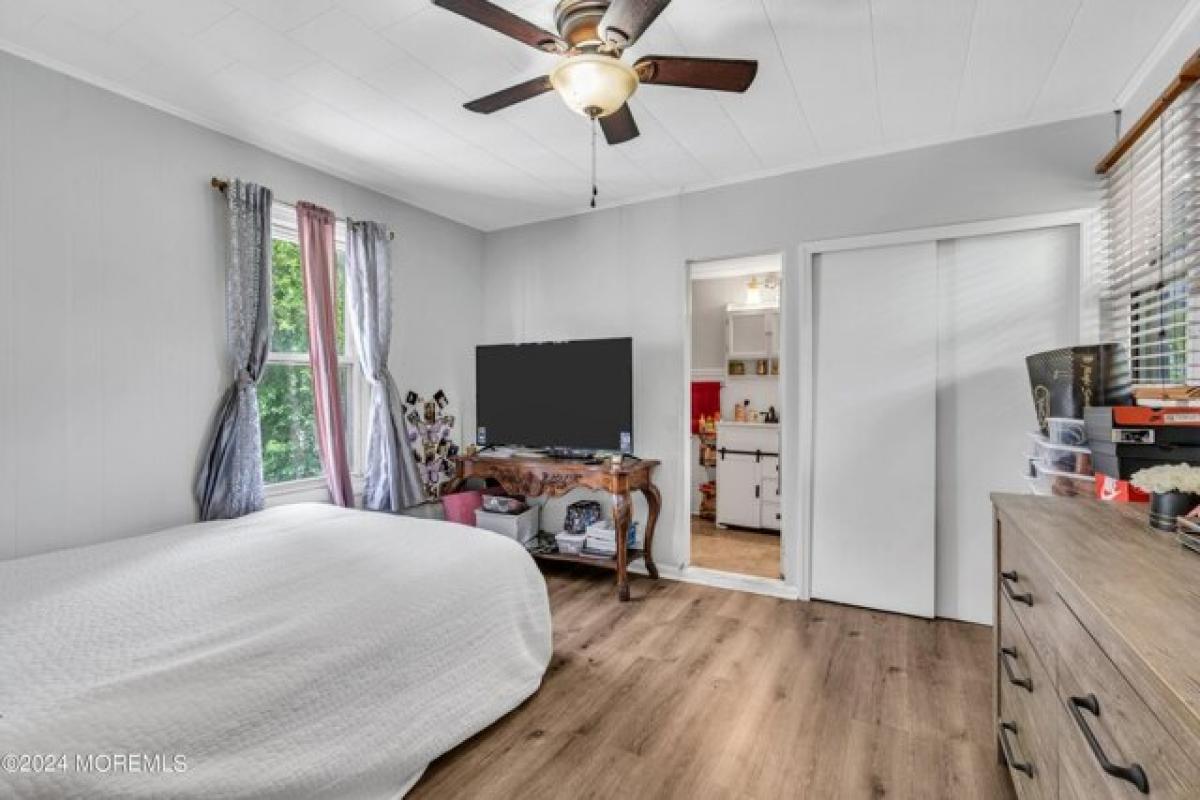 Picture of Home For Sale in Keansburg, New Jersey, United States