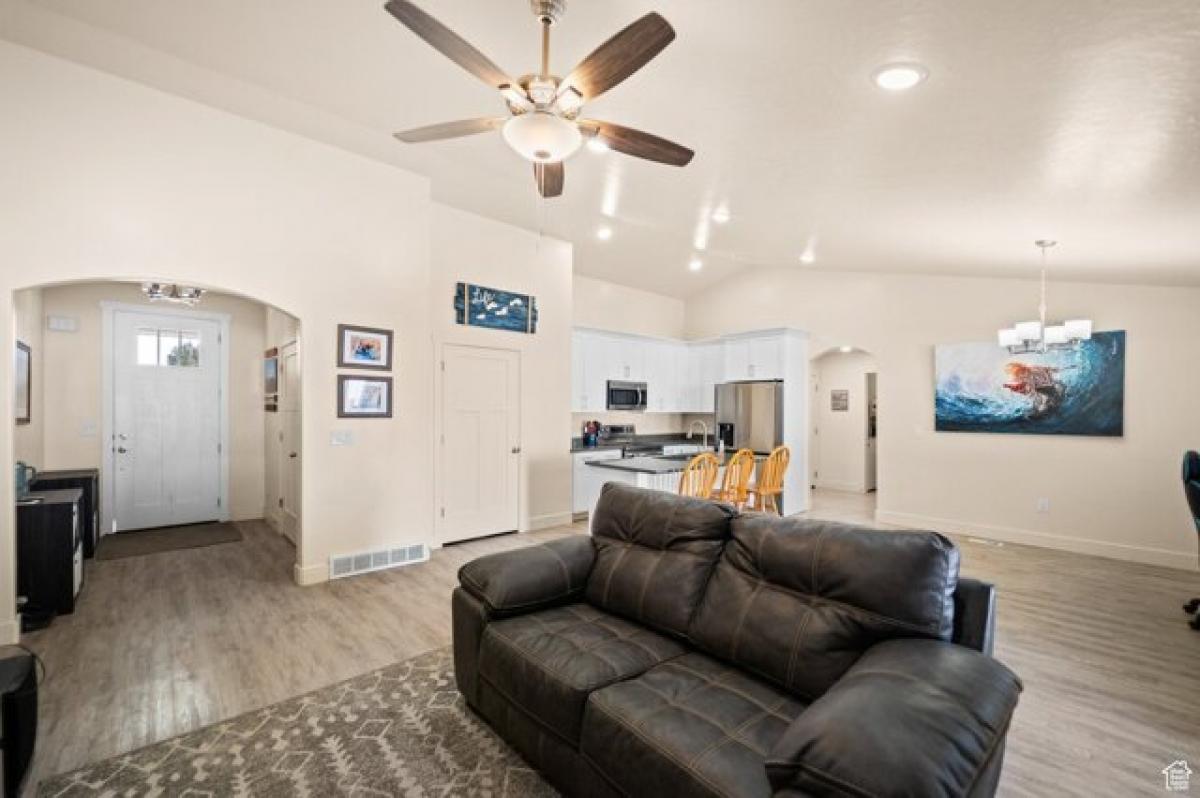 Picture of Home For Sale in Eagle Mountain, Utah, United States