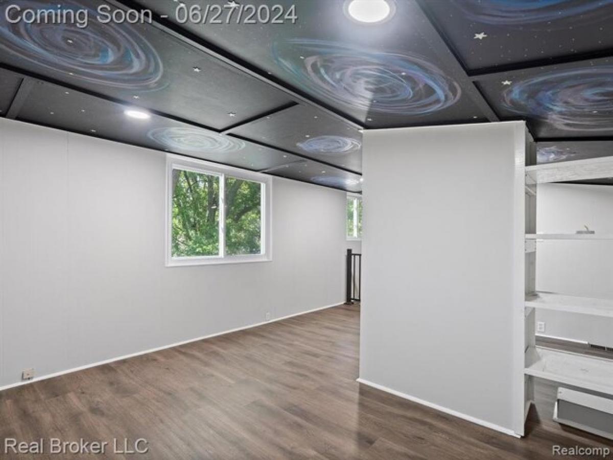 Picture of Home For Sale in Saint Clair Shores, Michigan, United States