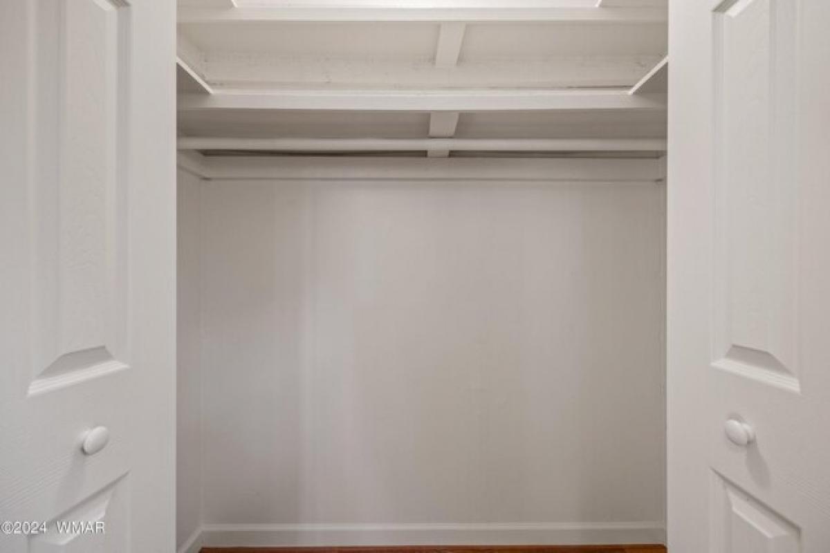 Picture of Home For Sale in Overgaard, Arizona, United States