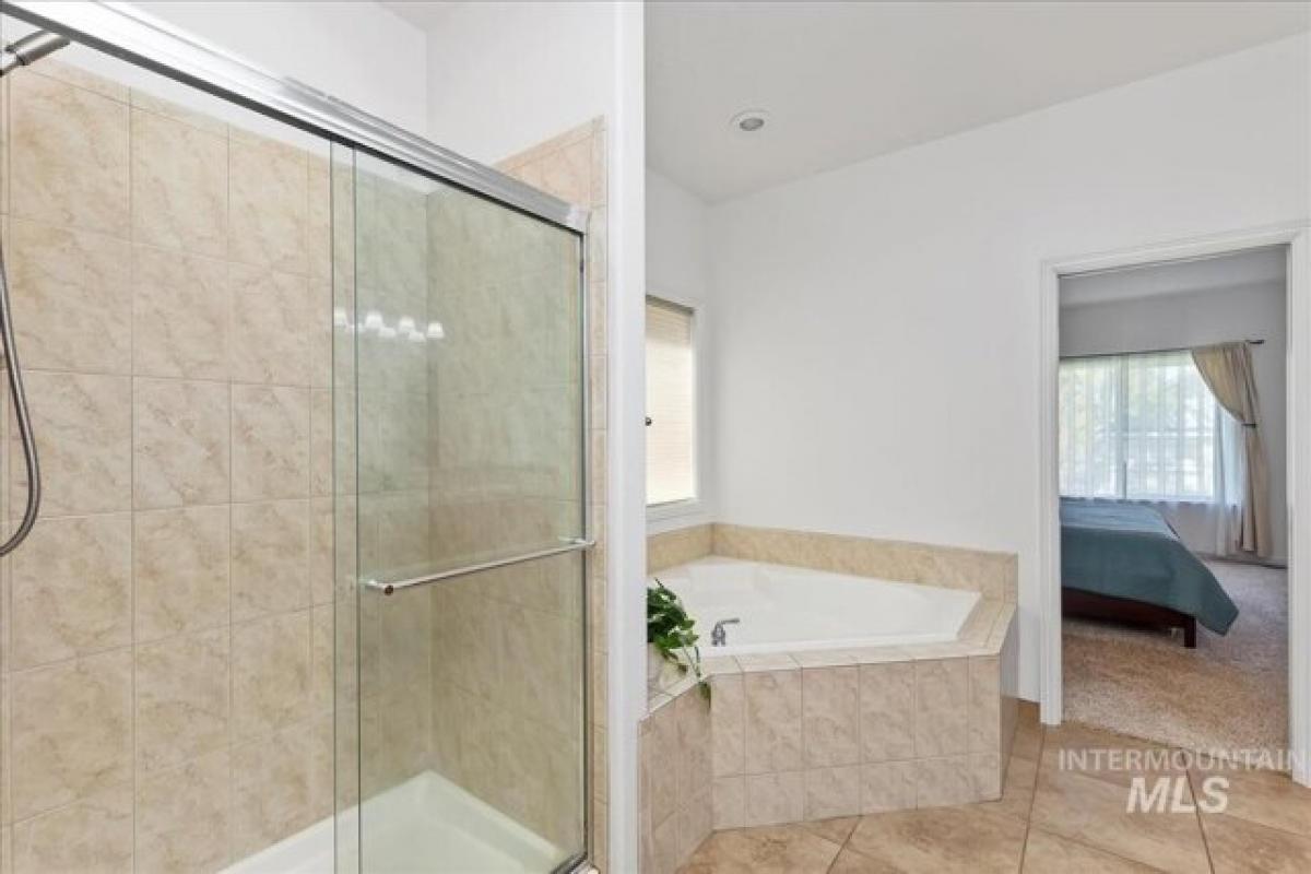 Picture of Home For Sale in Eagle, Idaho, United States